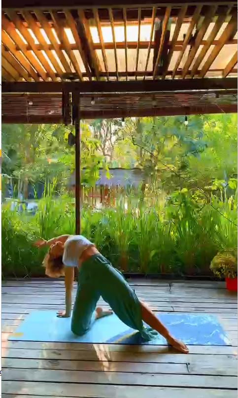 Yvonne Regal Chevron Yoga Mat – Ultra-Grip, Non-Slip, 4mm (1/6”) Thick, Durable & Easy To Clean – Includes Free Carrying Strap