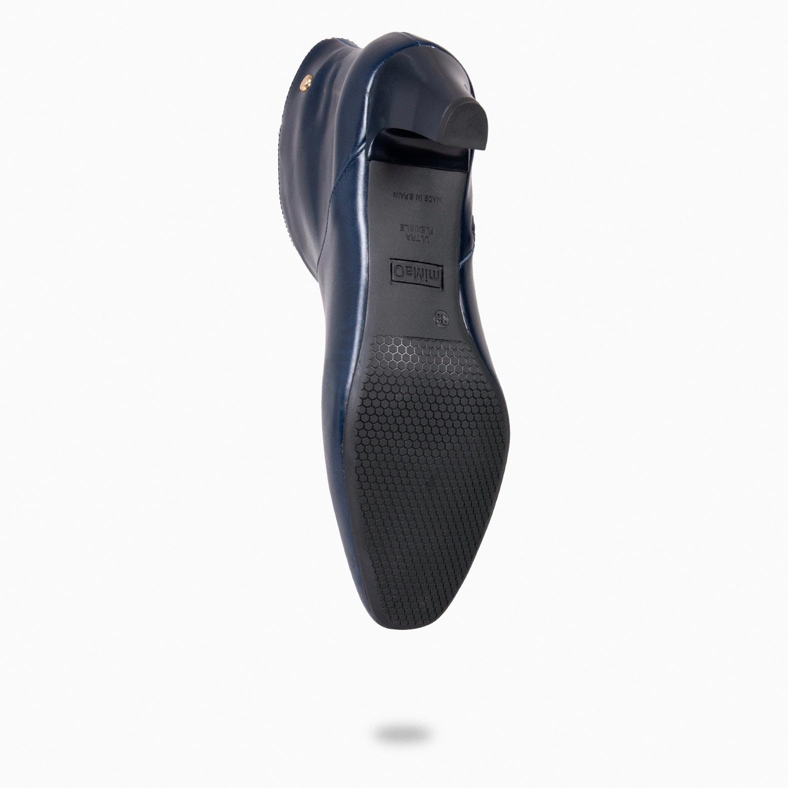miMaO. Botines elegantes de tacón bajo con escote en V en piel. Hecho en España