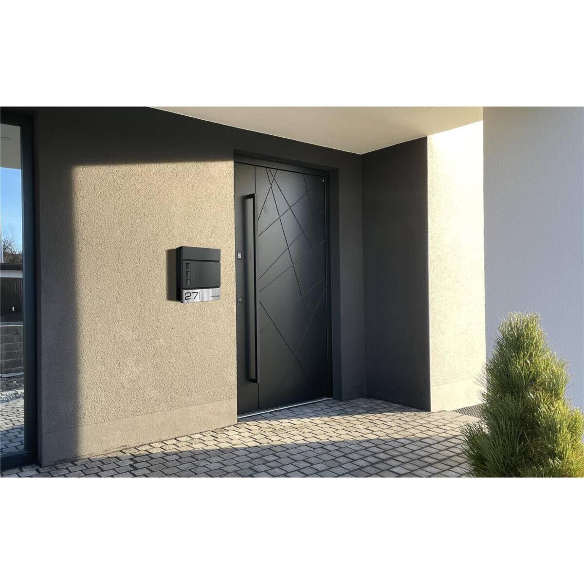 Metzler Boîte aux Lettres Anthracite RAL 7016 en Acier avec fenêtre – Plaque Nominative en INOX gravée au Laser – avec Compartiment à journaux – Boîte Postale avec hublot – Modèle Oltmann