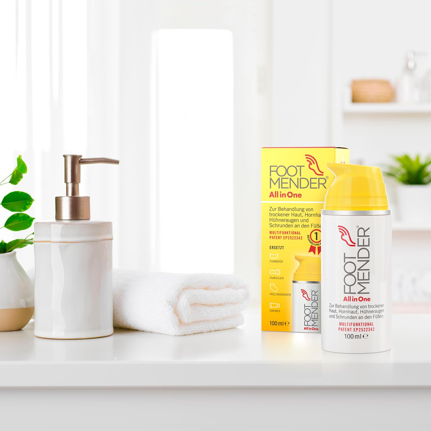 Footmender All in One Fußbehandlung, 100 ml | Behandelt trockene Füße, Gegen Hornhaut und Hühneraugen, Heilt Schrunden, Signifikante Wirkung nach erster Behandlung