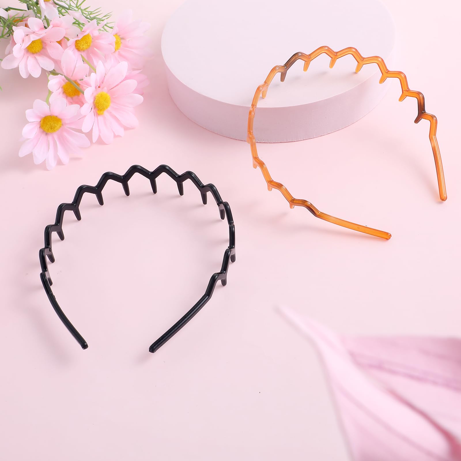 Capelli Di Plastica Del Pettine Con I Denti Ondulati Fotografia Stock