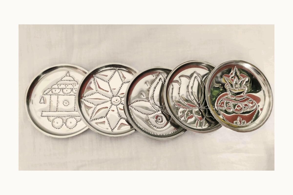 PUJA Celebrations Steel Rangoli Stencil Small, 5 Different Design Draw Making Kit, Kolam, Flower, Mixed Designs Stencils, Material: Steel (4.5 inches)