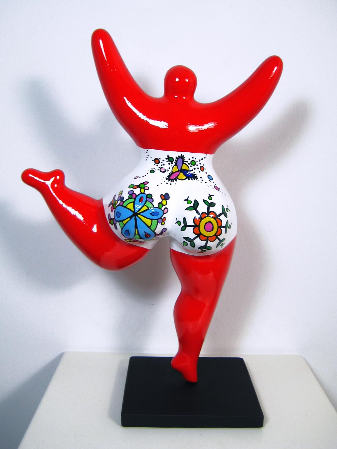 rote Nana-Figur mit bunten Blüten! Handarbeit aus Keramik Höhe 32cm der Künstlerin Nana-Skulptur angefertigt in Deutschland