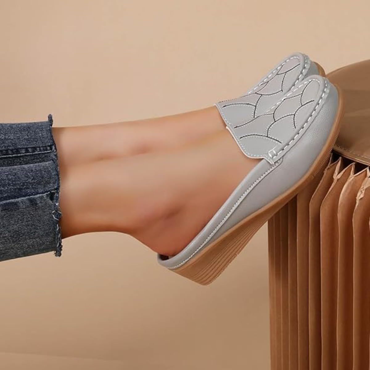 Damen-Slipper aus Leder, Keilabsatz, rückenfrei