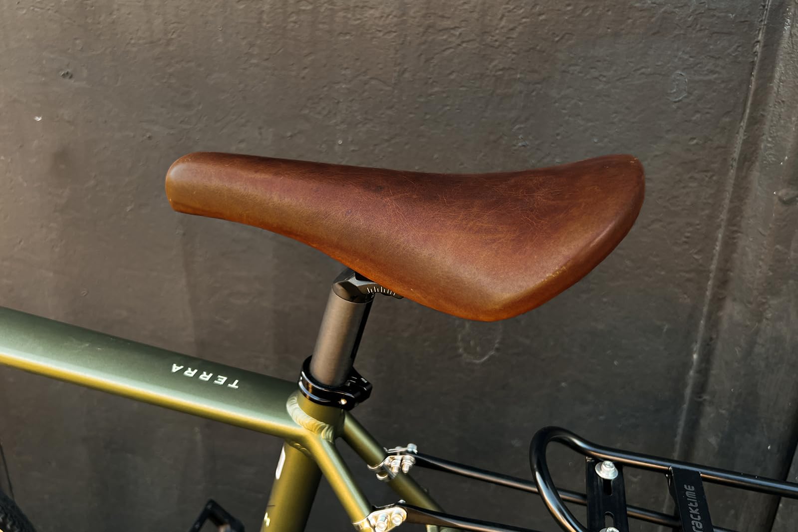 Gusti Sattel Echtes Leder - Sean Y. Leder Fahrradsattel Ledersattel Retro Design weich Sattel Cityrad Rennrad Trekkingrad