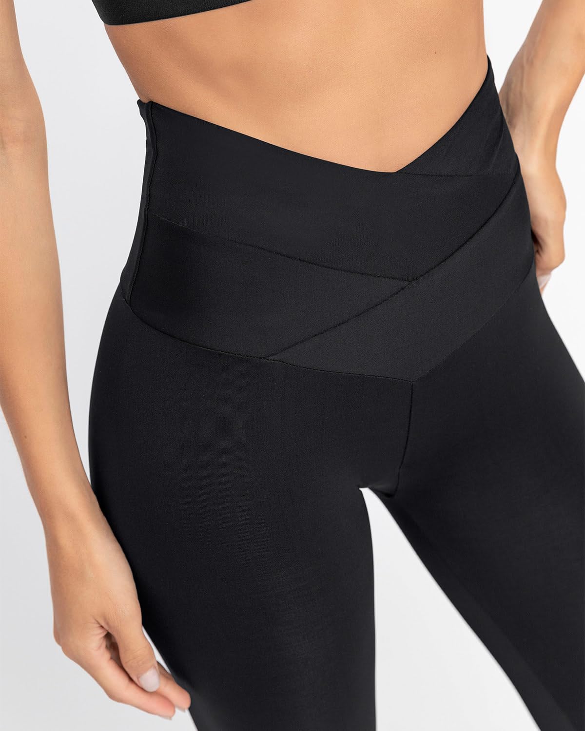 Leonisa Legging Deportivo de Control con Pretina Cruzada en Forma de V