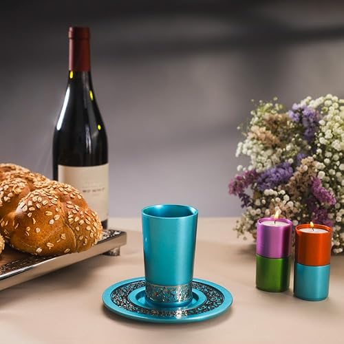 Vista 8 de Copa de vino de aluminio anodizado decorada con encaje diseñada por Artist Yair Emanuel (copa azul con encaje plateado)
