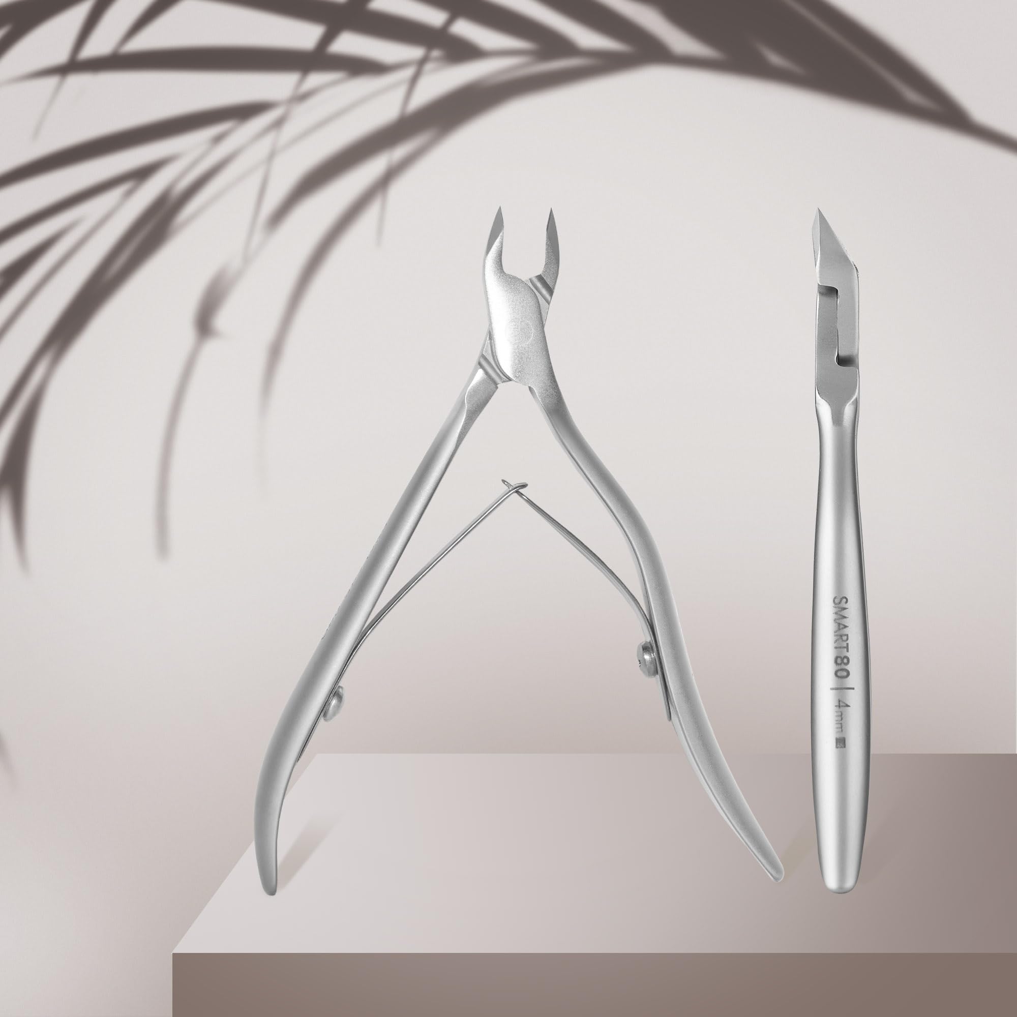Staleks Pro SMART 80 - Tronchesino per cuticole, lama da 4 mm, manico ergonomico, in acciaio inox, strumento professionale per manicure