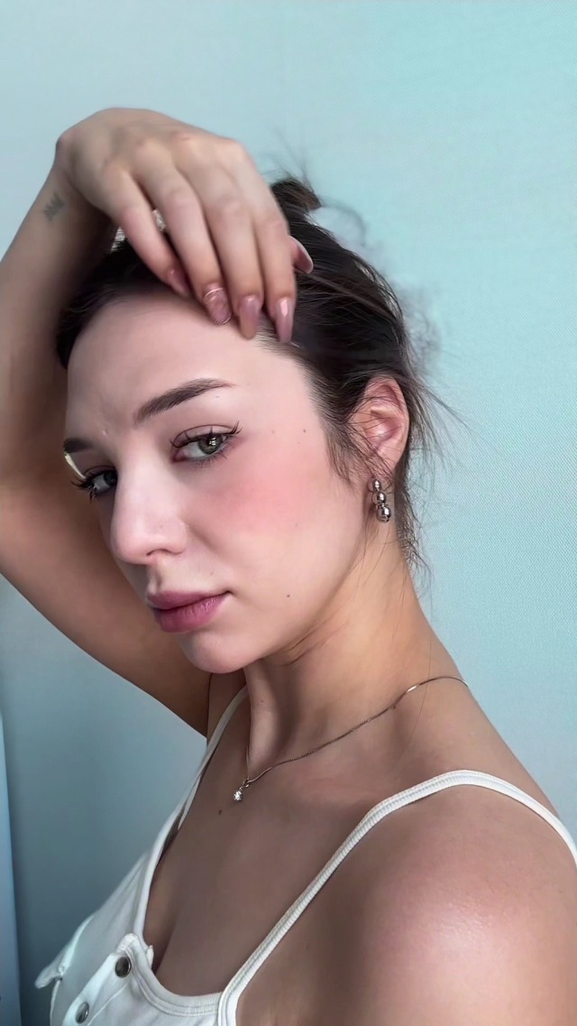 Amazon.com: The Face Shop Quick Hair Puff - Dark Brown - Root