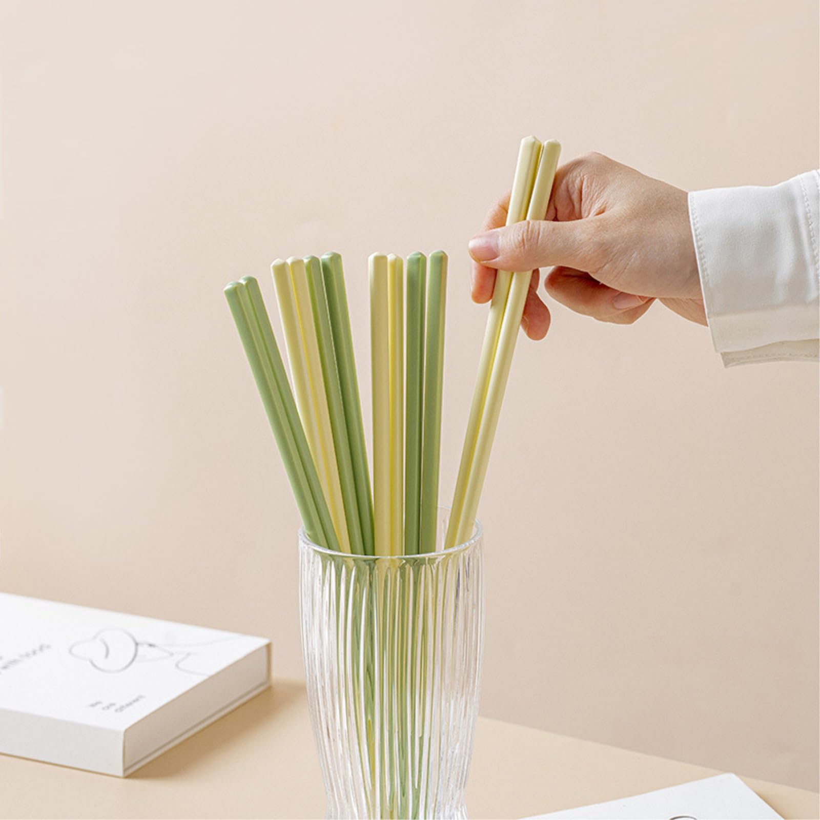 Lot de 2 baguettes japonaises en céramique couleur crème verte
