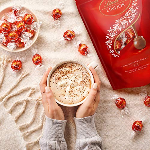 Lindt Lindor zakje met melkchocoladetruffels, ca. 80 ballen, 1 kg, perfect om te delen, chocoladeballetjes met een zacht smeltende vulling - Image 6