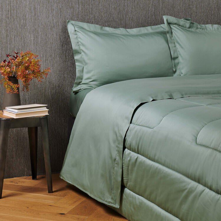 Parure de lit double en satin pour créer une ambiance bohème chic dans votre chambre