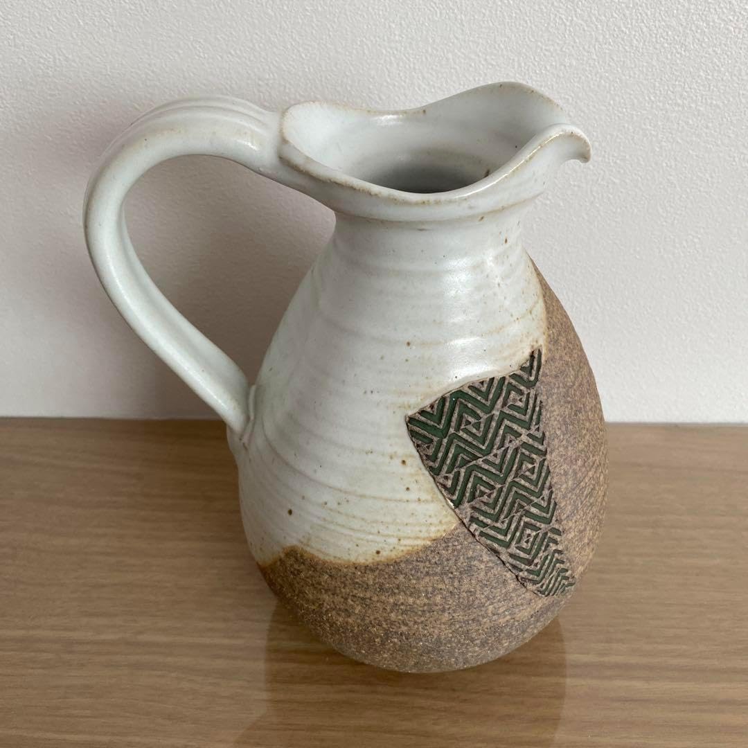 究極の美蔵から超可愛らしい西洋アンティークの水瓶花瓶が出て来ました