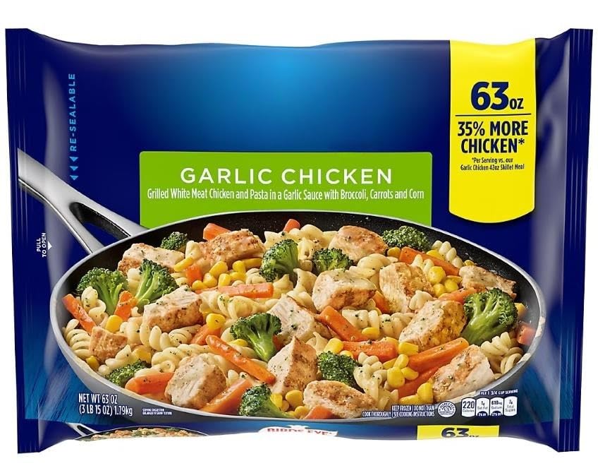 Garlic Chicken Pasta includes grilled seasoned white chicken and pasta with broccoli florets, carrots and corn in a garlic sauce [ 63 oz, 3.9 lb ]
