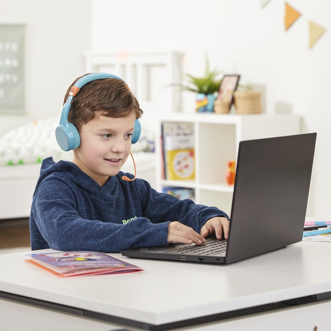 Hama | Auriculares inalámbricos para niños (Cascos Bluetooth con limitador de Volumen, micrófono, Flexibles, Ajustables, hasta 40h música) Azul