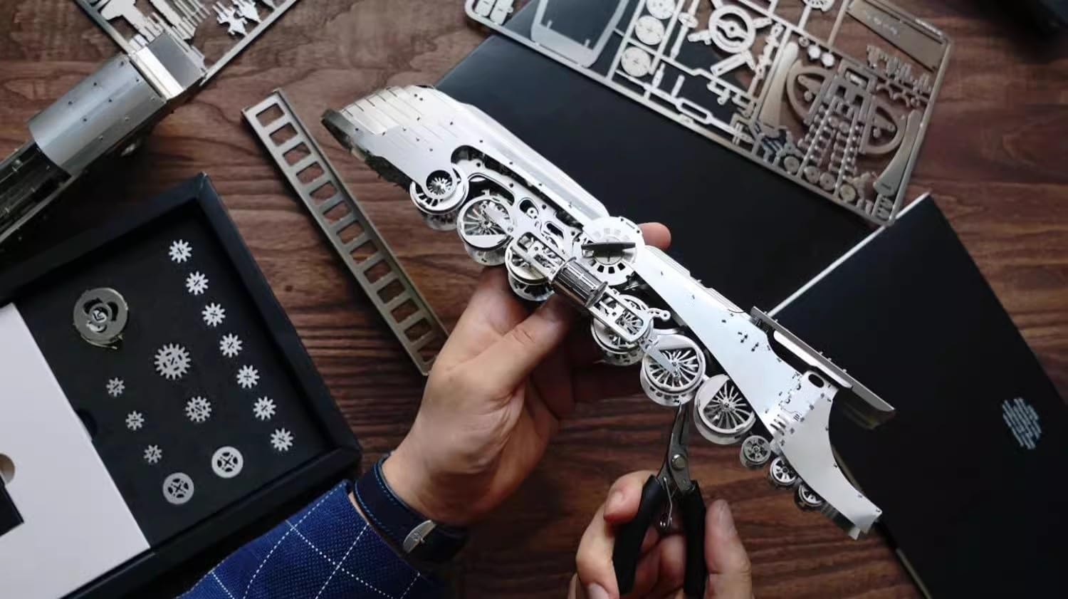 Metalowe puzzle 3D dla dorosłych, zestaw modeli do składania mechanicznego pociągu metalowego, układanka do samodzielnego montażu, łamigłówka, idealny wystrój pokoju i prezent do wyboru. 256 szt.