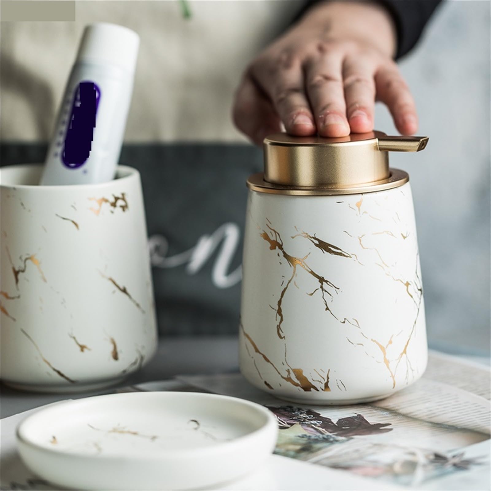 Conjunto Accesorios de Baño Juego De Baño Cerámica con Textura Veteada | Dispensador de jabón portátil, taza, cepillo de dientes, loción, botella, caja, suministros de baño(White 4pcs)