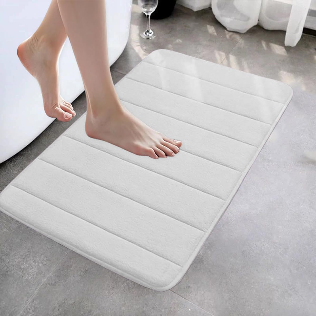 Tapis de bain absorbant et antidérapant lavable en machine pour salle de bain sécurisée