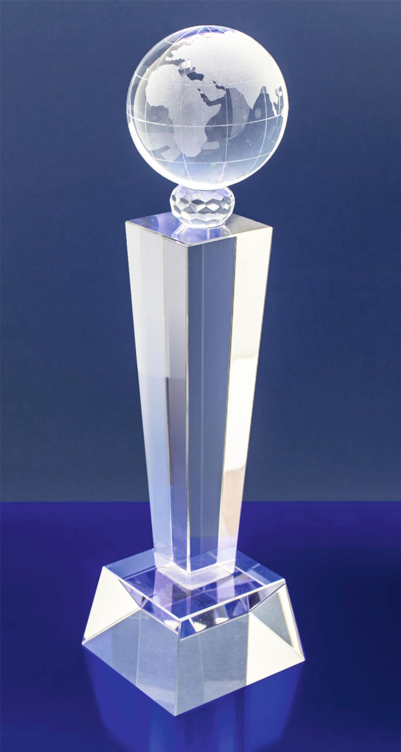 Trofeo Personalizado de Cristal con Globo Terráqueo, Perfecto para Reconocimientos, Premios a Empleados, y Eventos Deportivos de 25cm