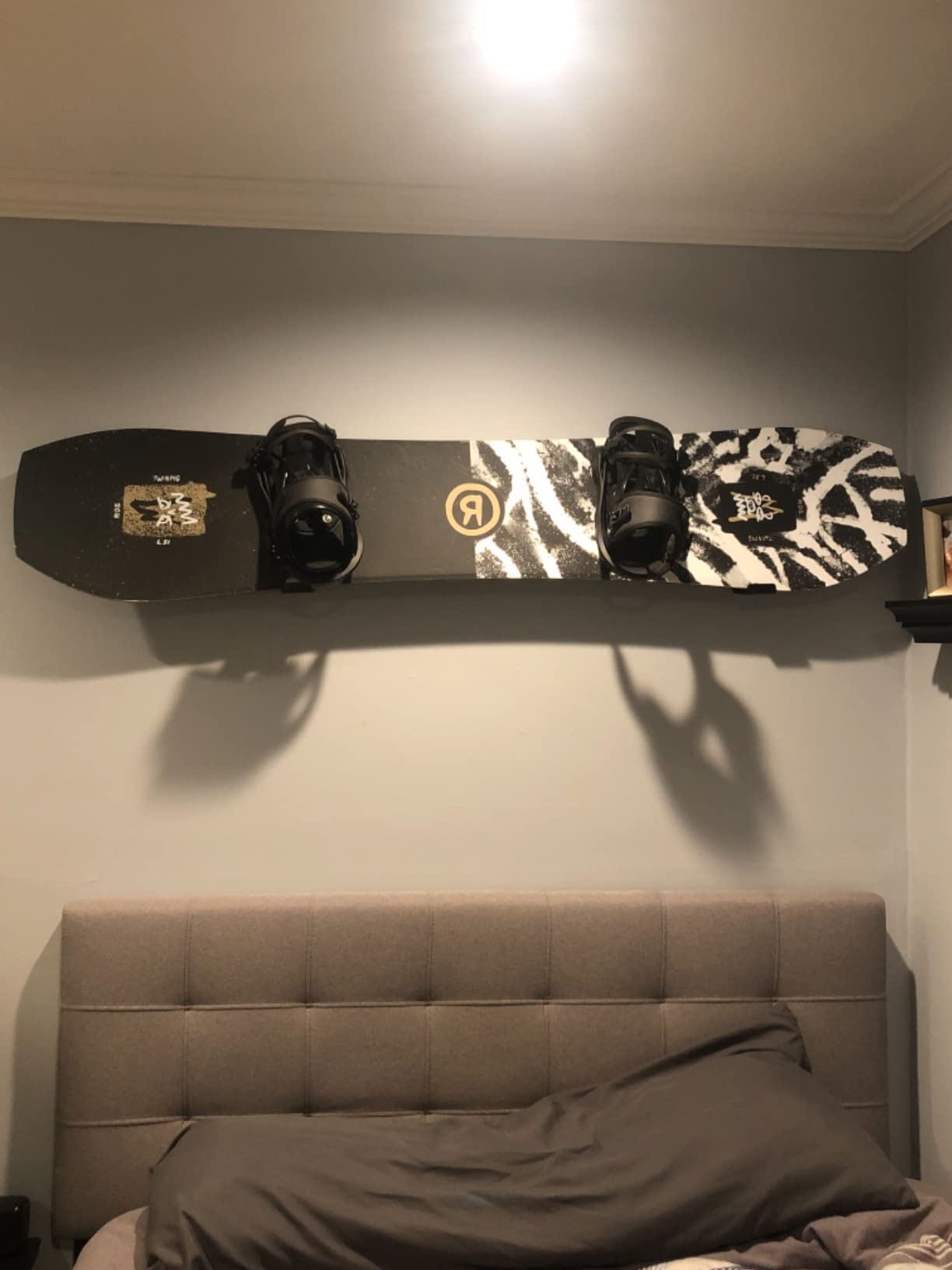 4/mo Finance StoreYourBoard Minimalist Snowboard Display Rack, Wall