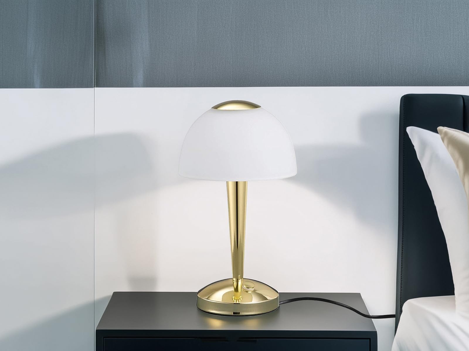 Image secondaire de TRIO, Lampe de table, Ventura incl. 1 x LED,SMD,5,0 Watt,3000K,400 Lm. Verre satiné, Blanc, Corps: metal, Laiton polis Ø:15,5cm,