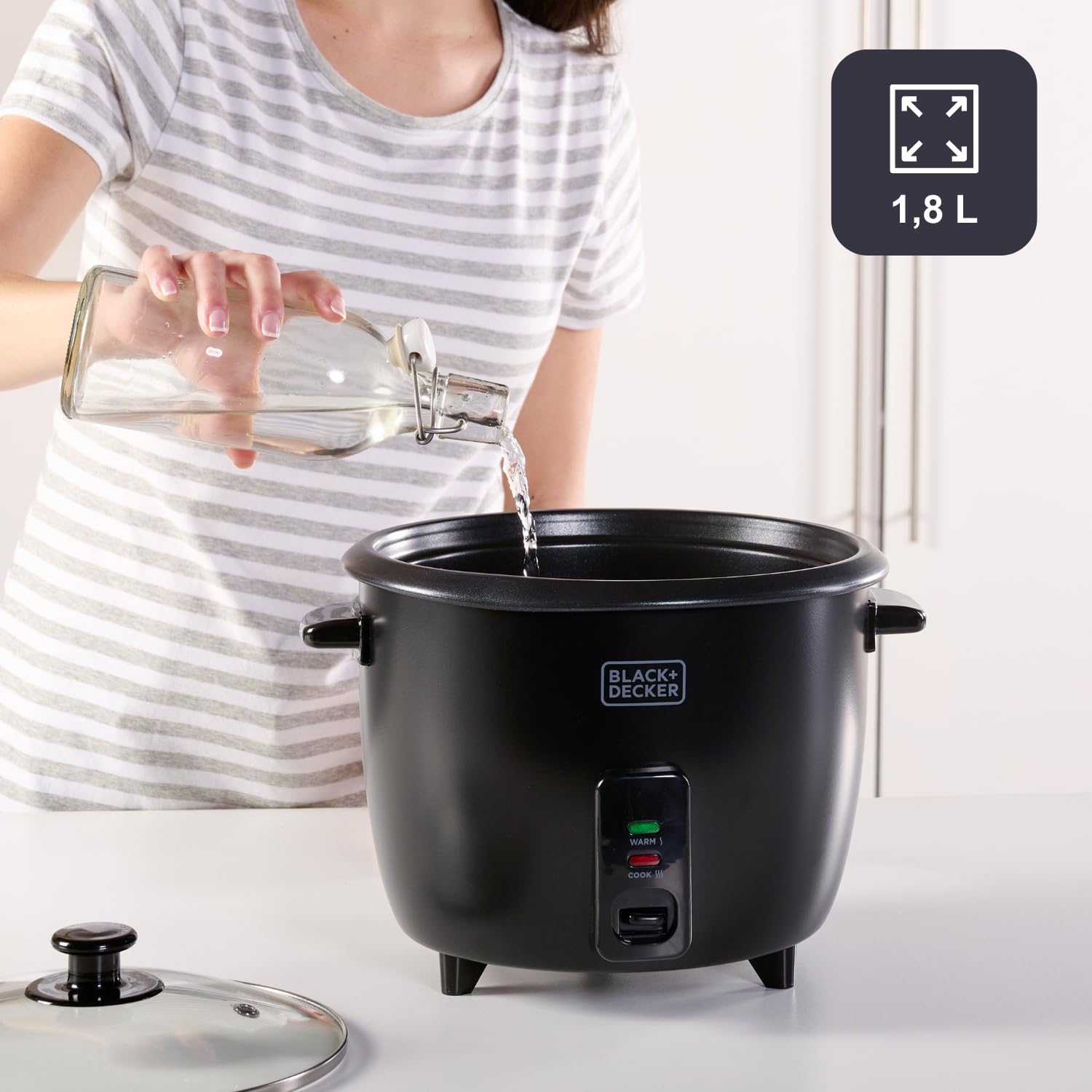 BLACK+DECKER - Cuiseur à riz BXRC1800E 700 W | 1,8 L (jusqu'à 7 portions) | Cuisson et maintien au chaud | Revêtement antiadhésif | Verre doseur et spatule | Compatible lave-vaisselle | Noir
