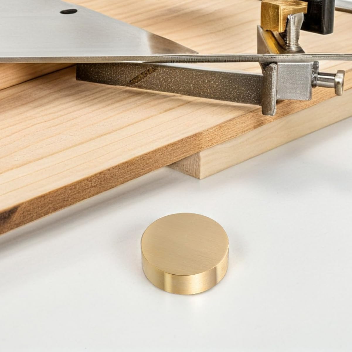 Fermacarte Rotondo in Ottone Dorato 3 Pezzi per Calligrafia | Peso per Fogli, Finitura Minimalista Elegante, per Tavolo Salotto e Lavoro in Ufficio