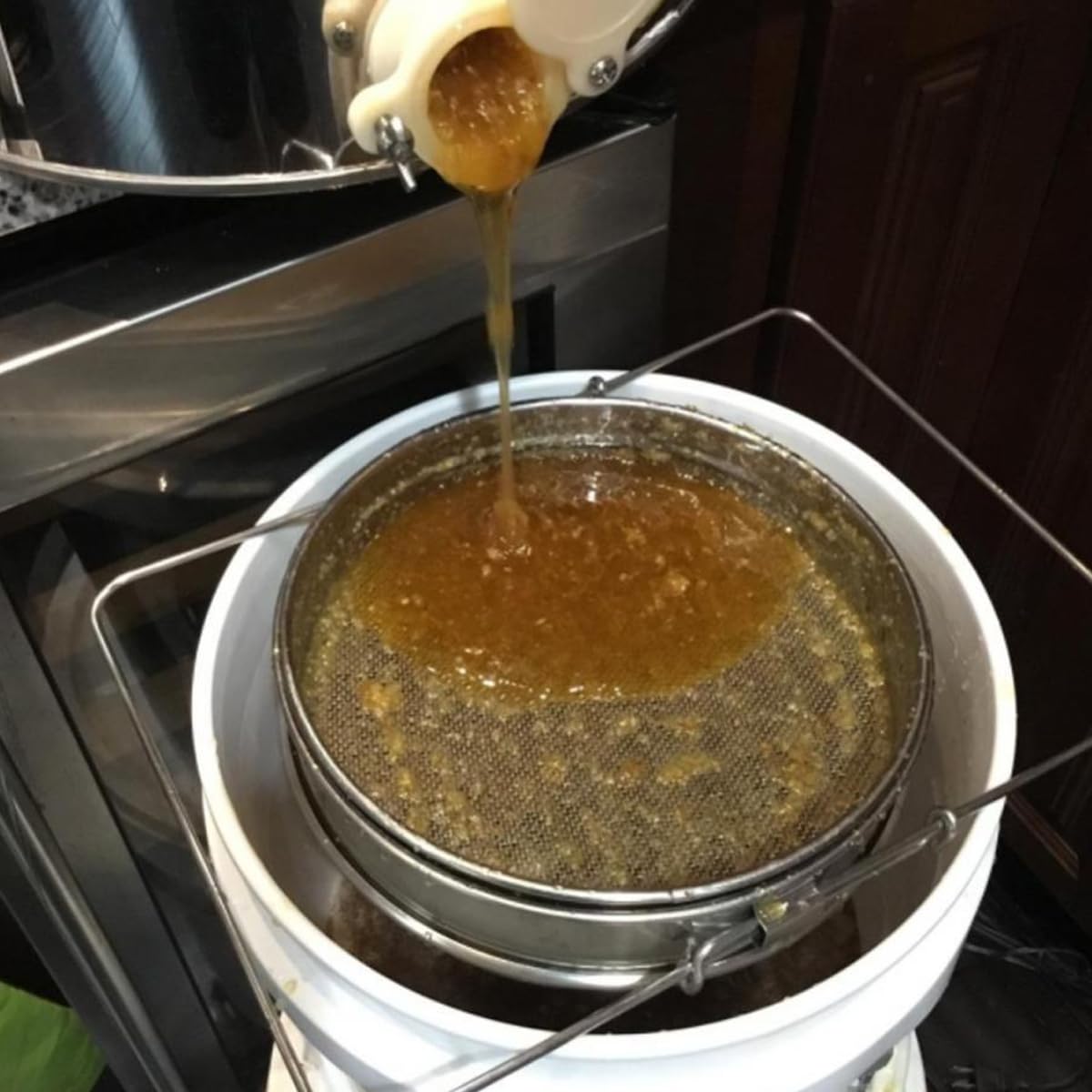 Setaccio per Miele in Acciaio Inossidabile con filtri a Doppia Rete - Manici Regolabili, Strumento Essenziale per l'estrazione dell'apicoltura per la Raccolta e l'estrazione del Miele