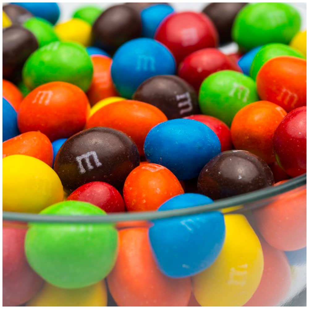 M&M's Peanuts Snack en Bolitas de Colores con Cacahuete y Chocolate con Leche, Pack Ideal para Compartir o Regalar en Navidad, 24 x 45g
