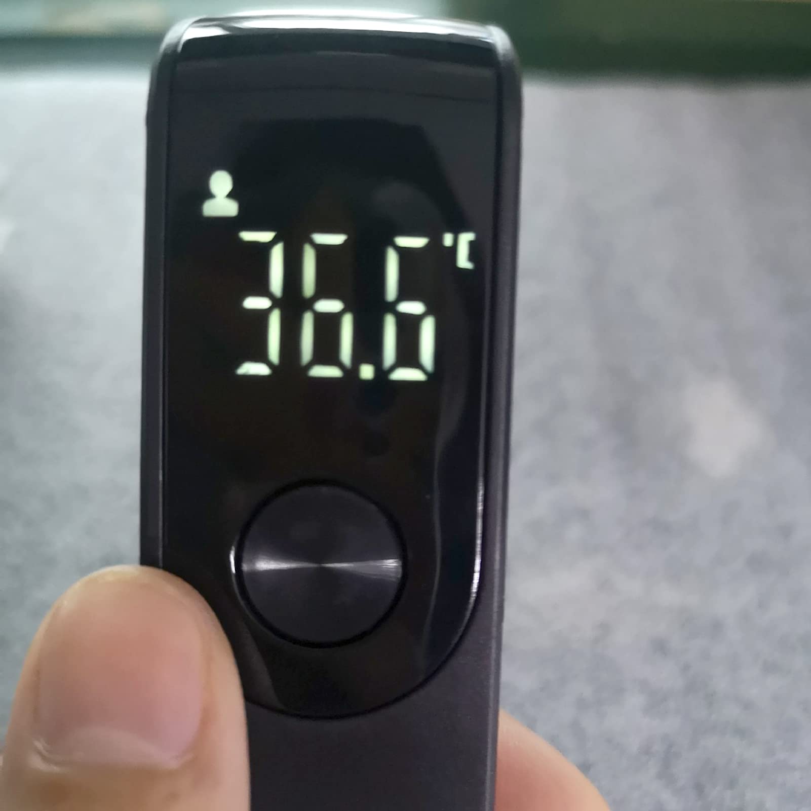 SYFUNLV Termometro a infrarossi, termometro frontale, lettura rapida, facile da usare con 1 pulsante e display LED per neonati, bambini e adulti in caso di febbre
