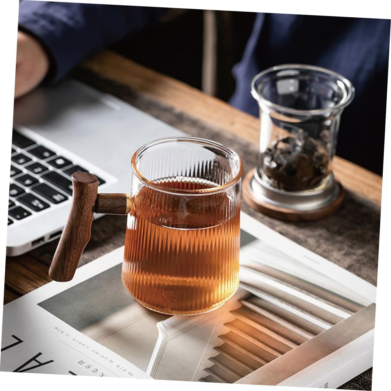 jojofuny Vintage Glass Tea Tumbler with Infuser and Wooden Handle, 380ml Striped Glass Tea Cup with Lid Set for Loose Leaf Steeping and Home Brewing