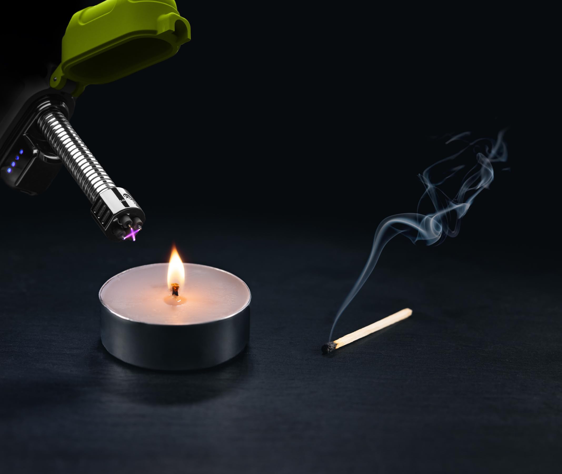 True Utility Briquet plasma XRL USB C rechargeable sans flamme – Coupe-vent, sans carburant – Allumage d'arc plasma pour bougies, camping, barbecues et utilisation d'urgence – Vert/noir