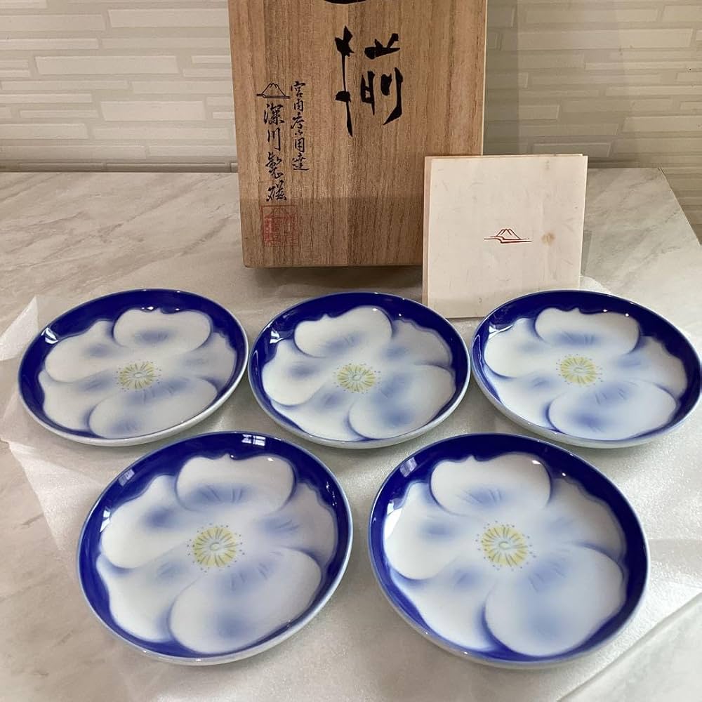 【ミポリン】新品未使用 深川製磁 菊割小付揃 宮内庁御用達 ミポリン】新品未使用 深川製磁 菊割小付揃 宮内庁御用達 2025年