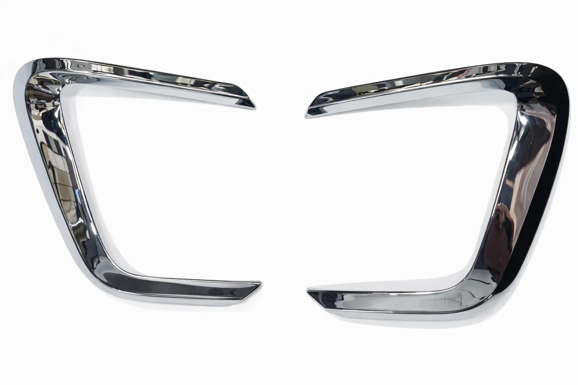 CNLEAGUE Imported Car Rear Reflector Chrome Garnish for Innova Hycross 2025 to 2026 Year Onwards All Models Reflector Chrome/Trim (Set of 2 Pcs)-image-4