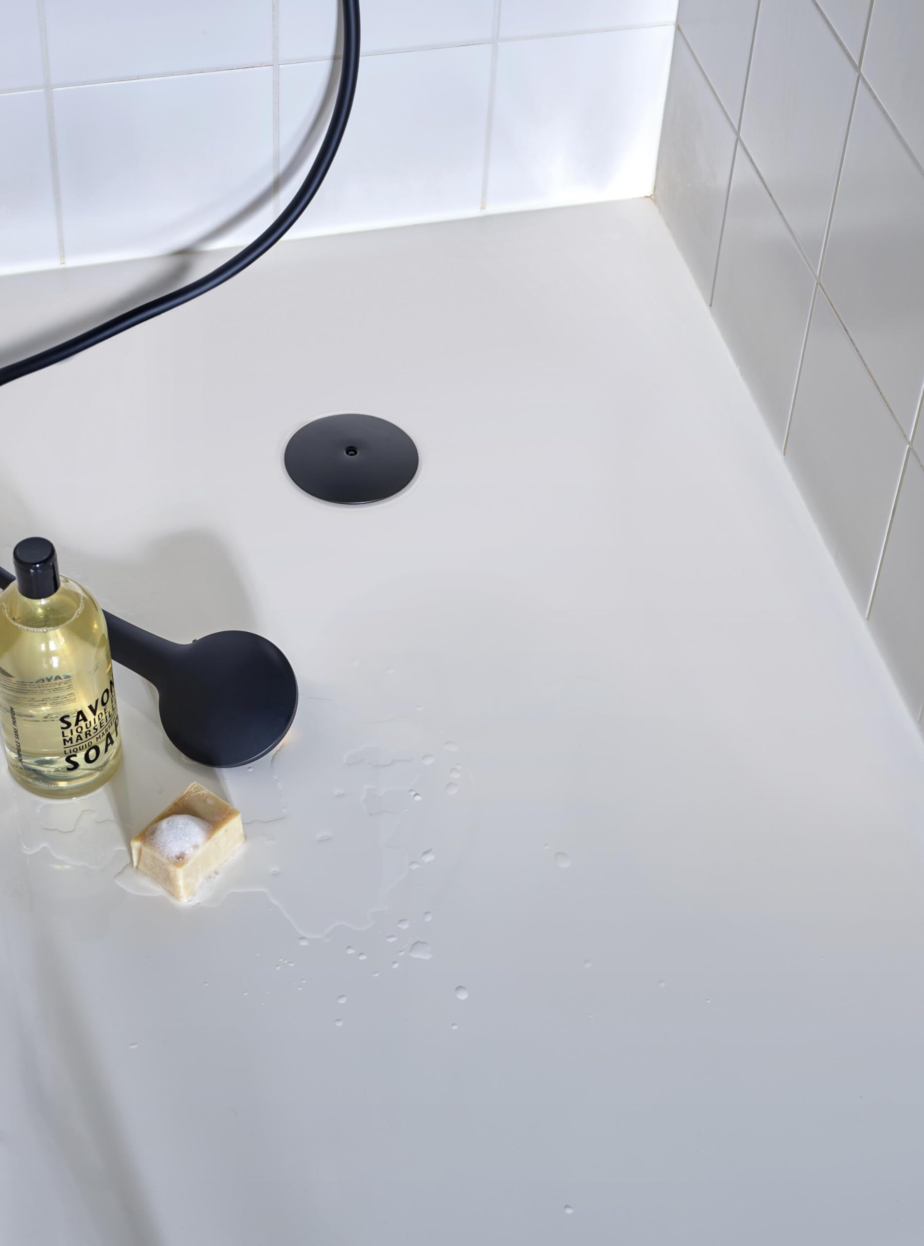 Wirquin 30722861 Bonde de douche extra-plate pour receveurs extra-plats ø90 avec dôme en ABS, noir | Extra-plate, 40 mm hauteur, installation facile, entretien facile, panier amovible, débit 24 L/min