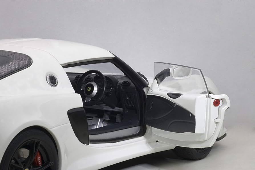 オートアート ロータス エキシージ 1/18 スケール シルバー オートアート ロータス エキシージ 1/18 スケール シルバー