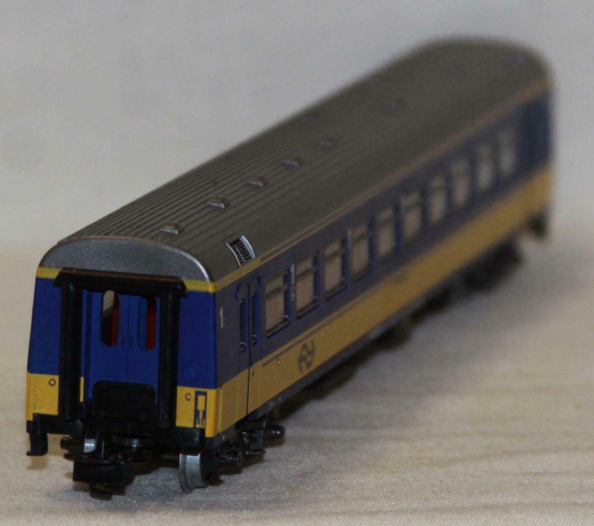 MARKLIN HO Intercity Long DB Passenger 1ST. Class CAR 4164