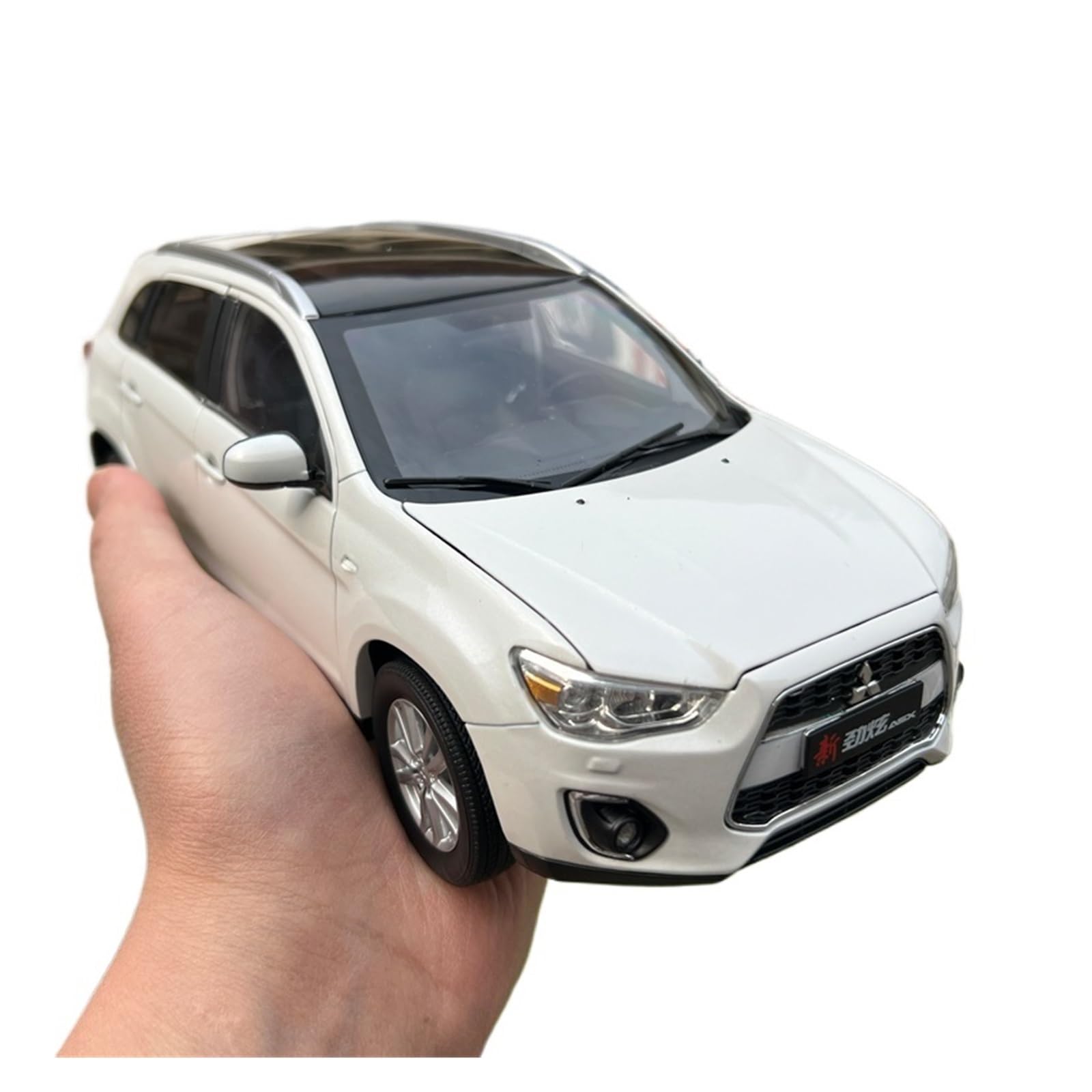 Ornamento Decorativo Simulato Di Un Modello Di Auto In Lega Statica Mitsubishi Outlander Pressofuso In Scala 1:18