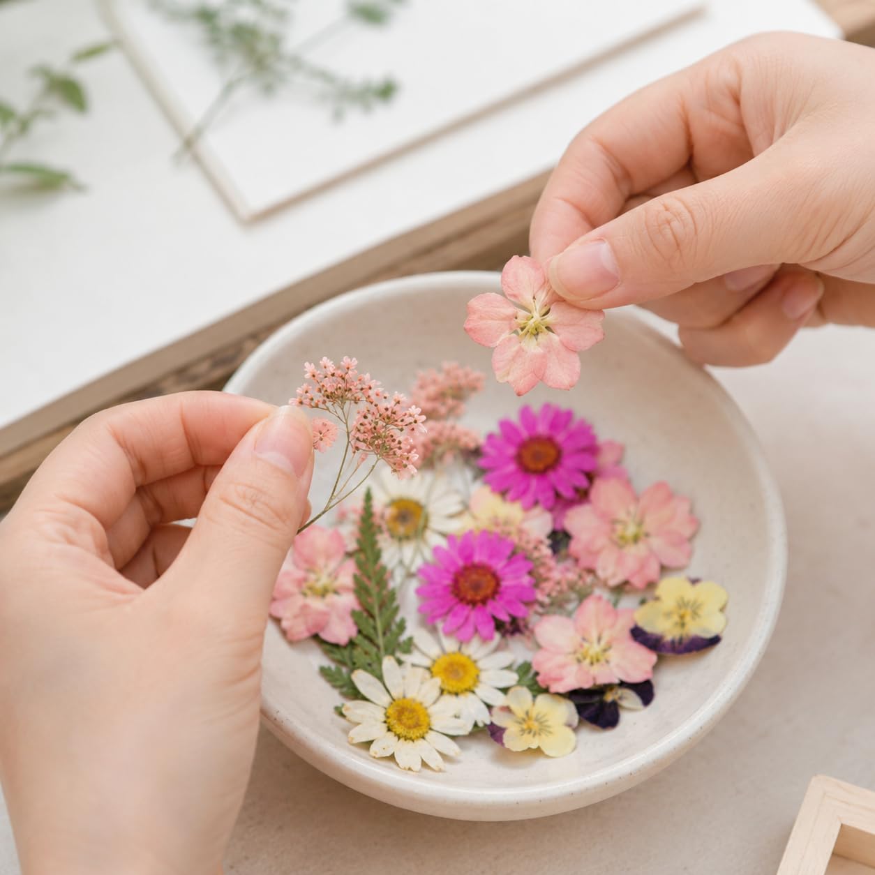 Yunmeryker Papierschöpfrahmen 15x18cm, Papier Schöpfen Set mit Blüten, Kreativset für handgeschöpftes Papier, 18-teiliges Starterkit für Bastler, Hellrosa Blüten, rose