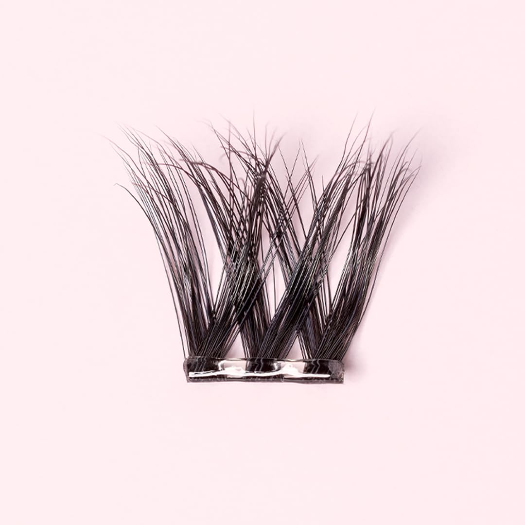 NIGHT OUT Press&Go - Ciuffetti Ciglia Finte Senza Colla Leggere | Extension Ciglia Adesive 3D Vegan e Dermatologicamente Testate - Effetto Cat Eye - Resistenti all'Acqua - Tenuta 7 Giorni