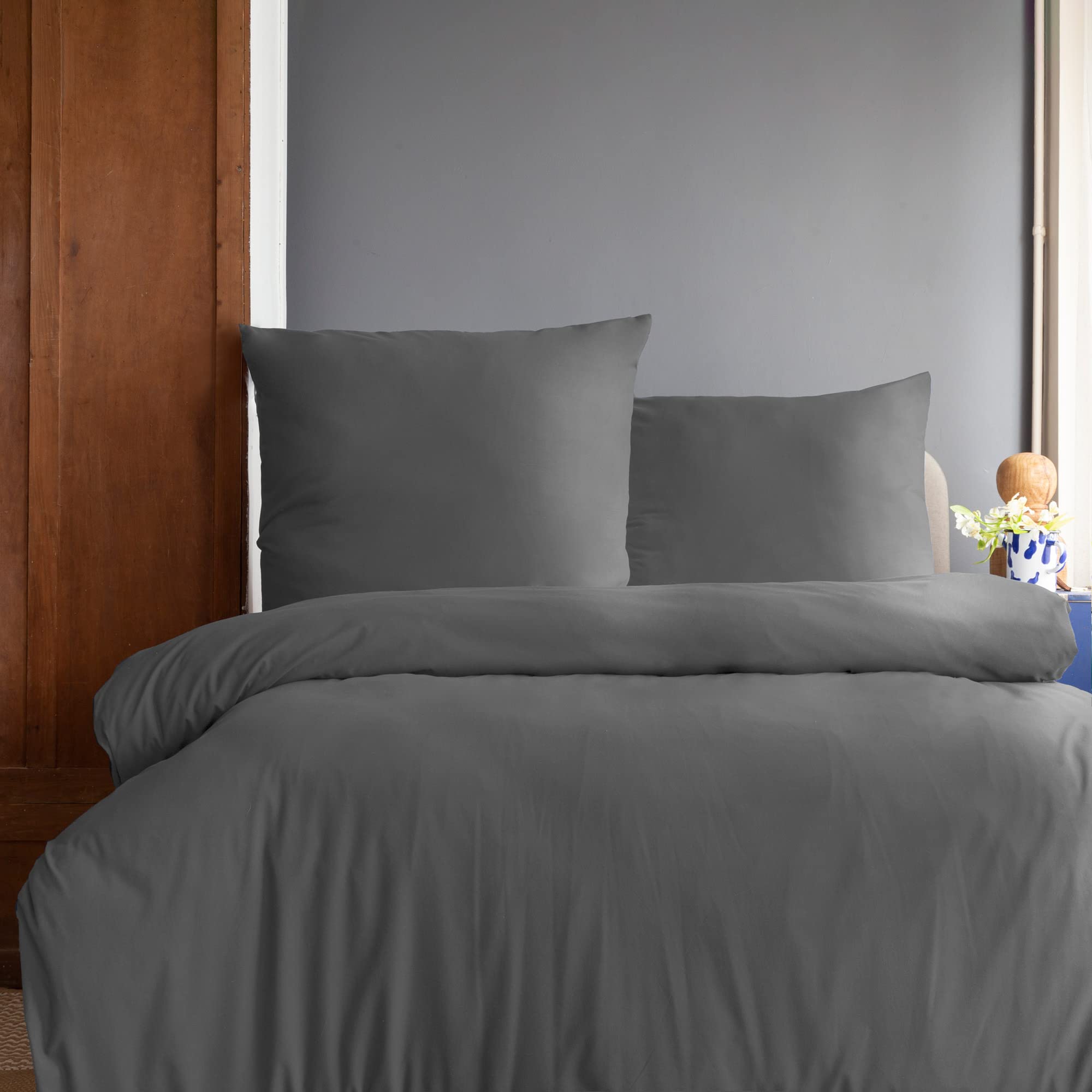 Komfortec Premium Super Soft Bed Linen 3-Piece 240 x 220 cm Duvet Cover + 80 x 80 cm 2 Pillowcases Brushed 100% Microfibre Anthracite