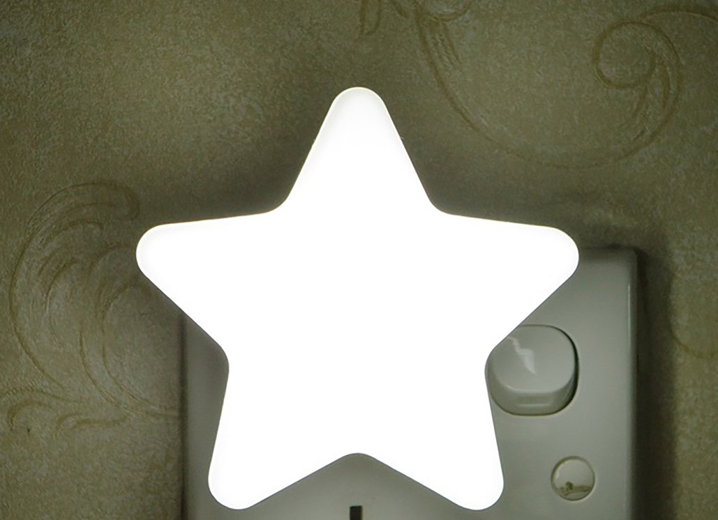 Paquete de 4 luces nocturnas LED blancas enchufables para niños, control por sensor de luz del atardecer al amanecer, luces nocturnas LED enchufables, lámpara en forma de pentagrama para cuidar bien 4