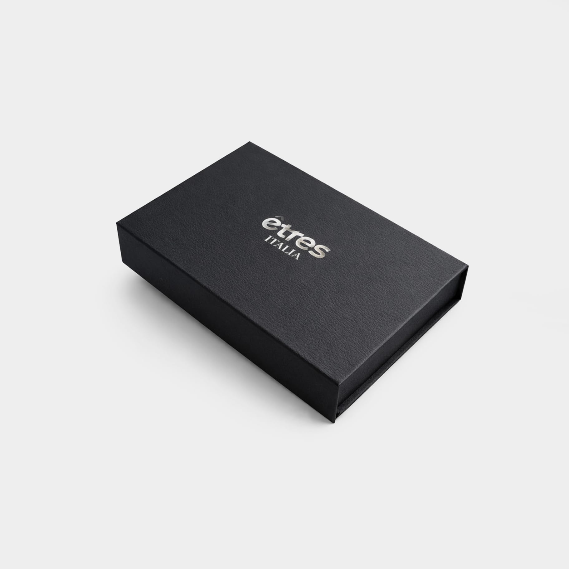 Etres Portafoglio Magnetico in Pelle Italiana - Modello Roma - Fino a 6 Carte + Tasca Banconote - Compatibilità MagSafe, Protezione RFID, Anello Magnetico Incluso (CLASSICO, NERO)