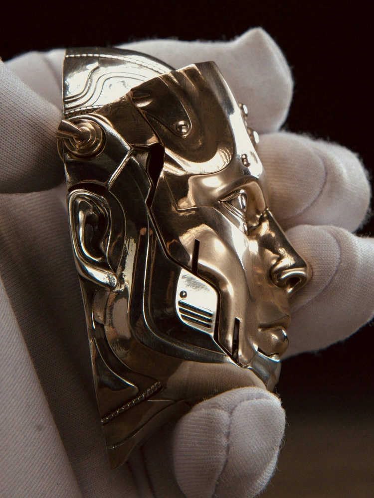 Futuristic Robot Face Magnet, Metallic Cyberpunk Mask Sculpture, Sci-Fi Collectible Desk Decor, EDC Stress Relief Coin Ornament