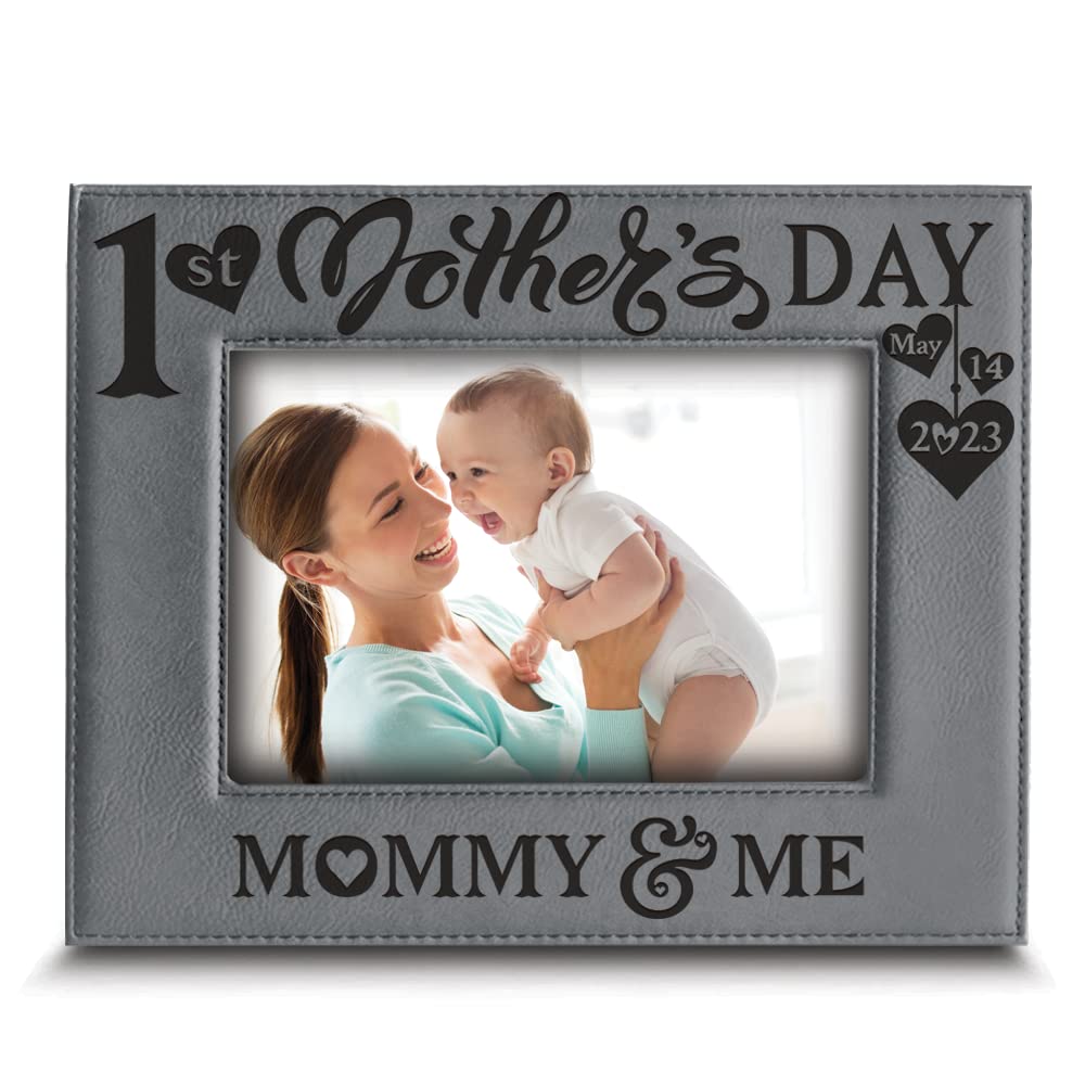 BELLA BUSTAFirst Mother's Day Picture Frme-Mommy and Me-Gift for New Mom- Engraved Leather Picture Frame (5x7 Horizontal)