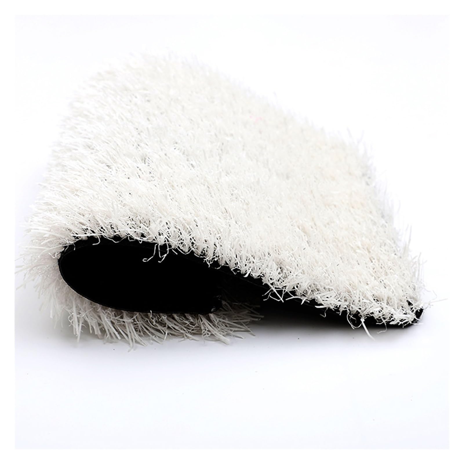 Gazon artificiel blanc avec drainage pour sublimer votre terrasse et balcon moderne