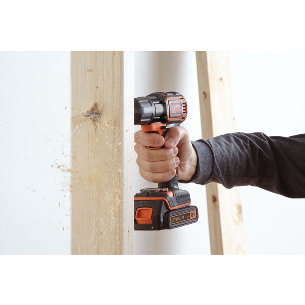 Black + Decker AutoSense ASD18K wiertarko-wkrętarka akumulatorowa (18 V 1,5 Ah, z automatyczną regulacją momentu obrotowego, z akumulatorem i ładowarką do szybkiego ładowania 90 min,