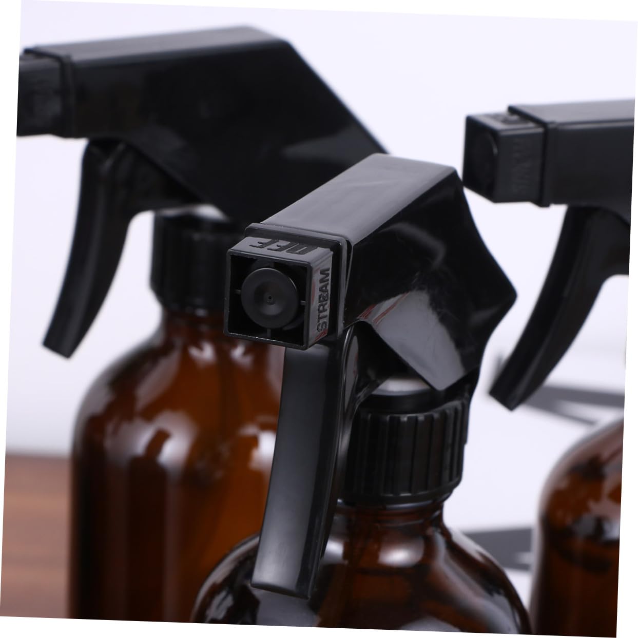 Alipis Braune Sprühflaschen Nachfüllbare Wassersprüher 250 Ml 4 Stück aus Glas Einfach zu Bedienen und Zeitsparend für Reinigung und Friseursalon
