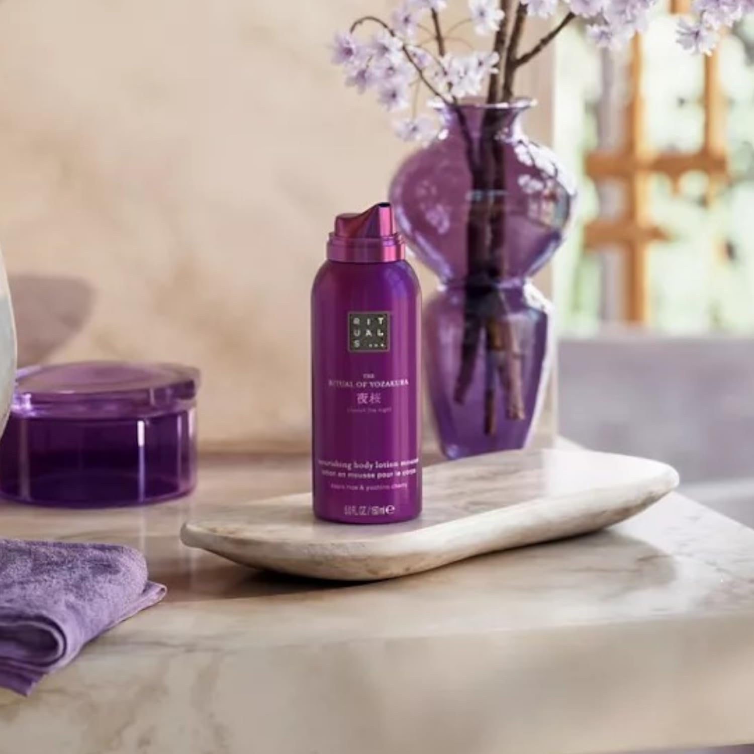 The Ritual of Yozakura Body Mousse, Feuchtigkeitspflege, mit Japanischer Maienkirsche und Schwarzem Reis, 90% Natürliche Inhaltsstoffe