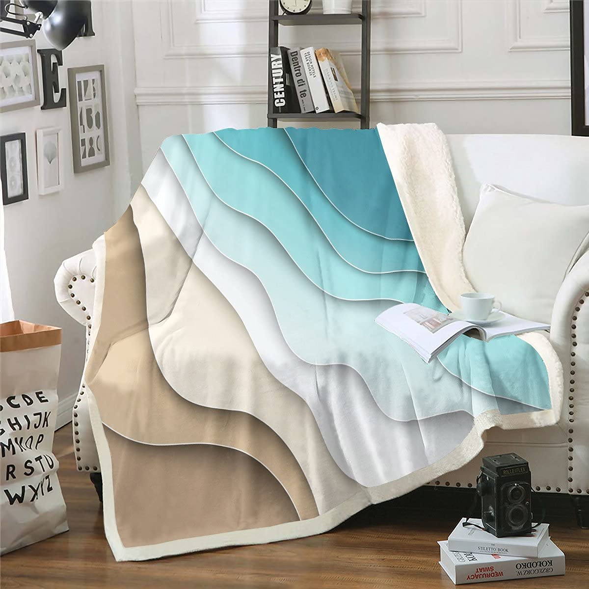 Couverture floue contemporaine en sherpa premium motif vagues bleues pour canapé-lit